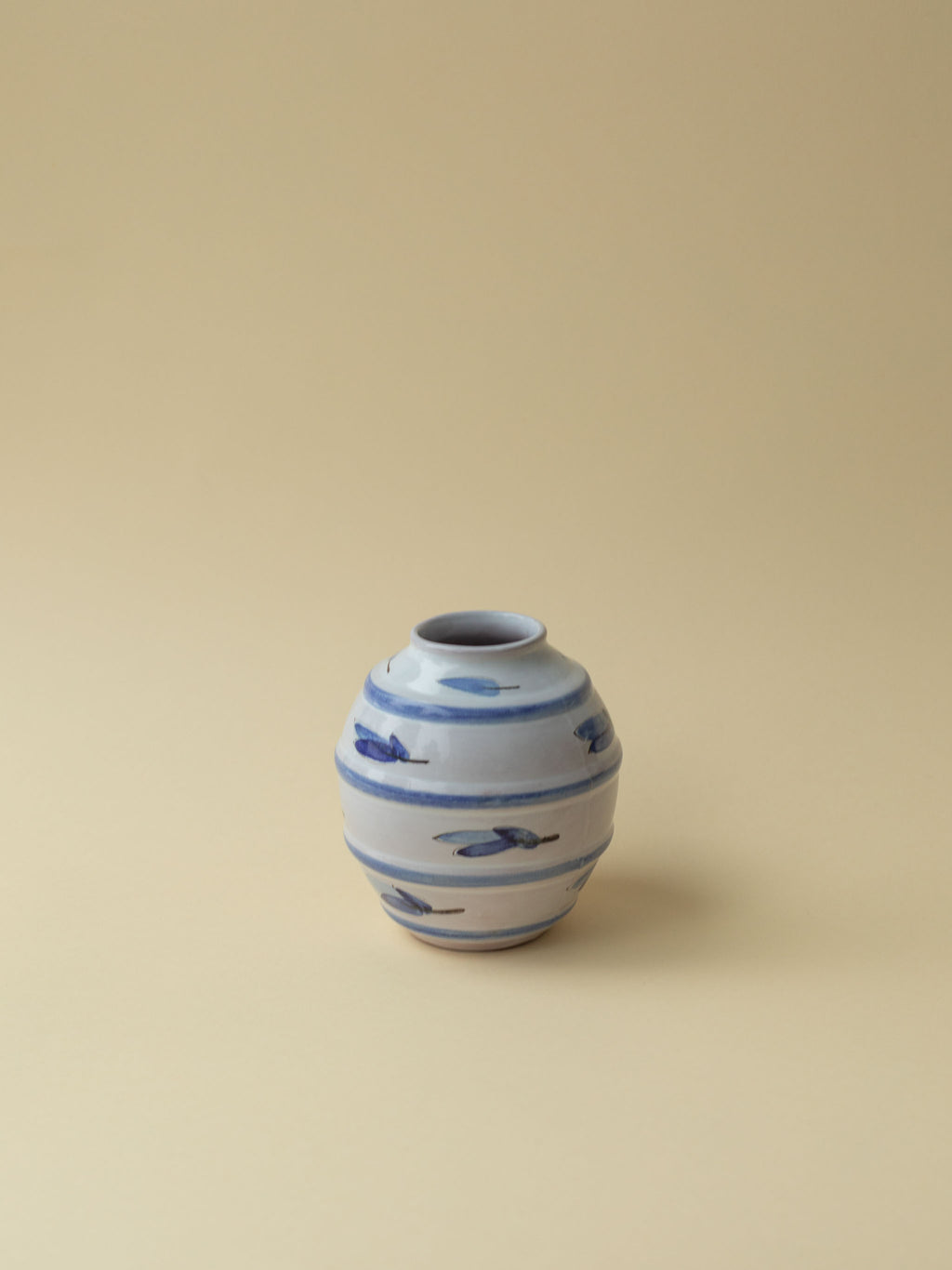 Arabia ARA | "Ampiaispesä" Vase | Medium