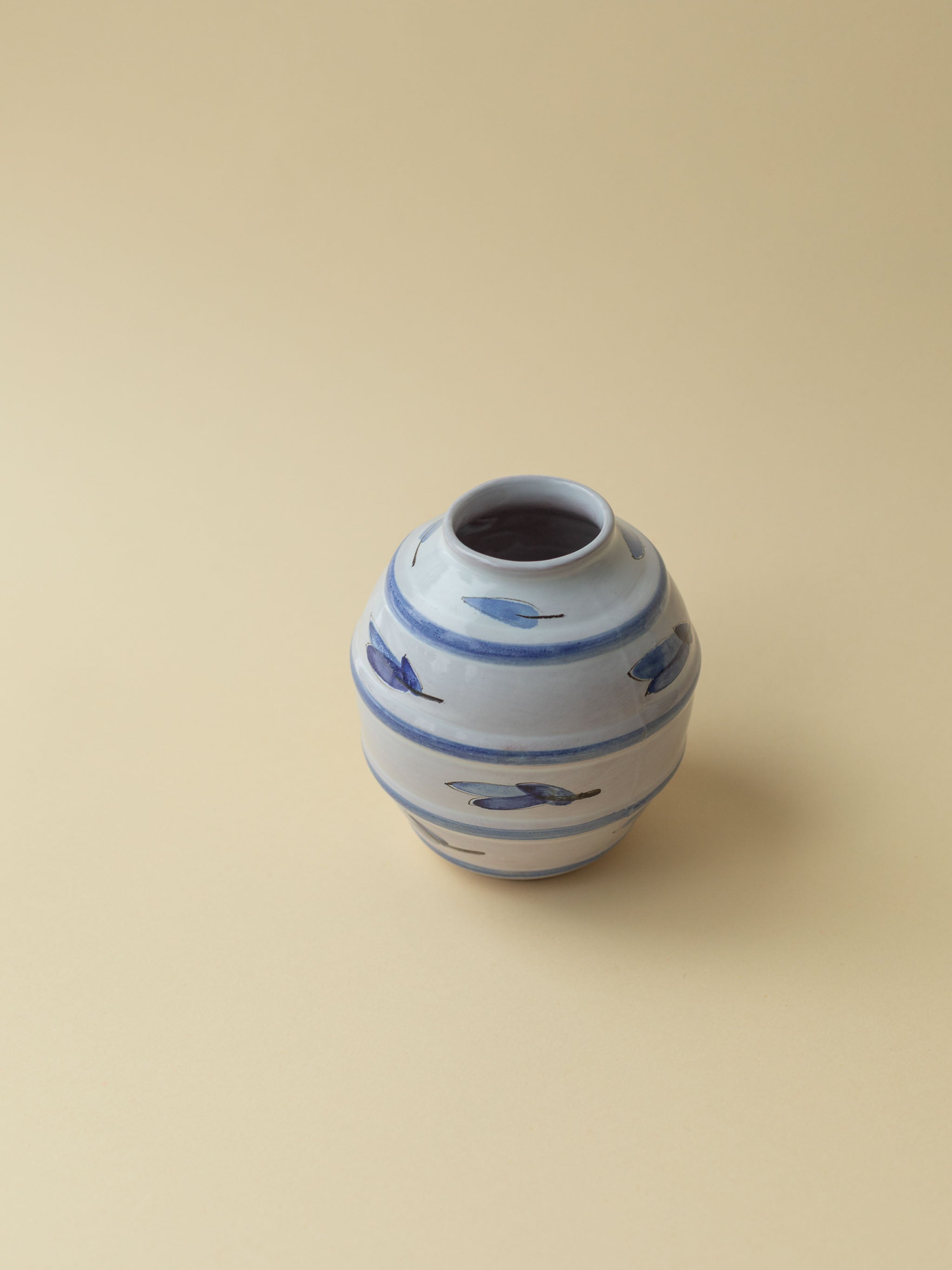 Arabia ARA | "Ampiaispesä" Vase | Medium