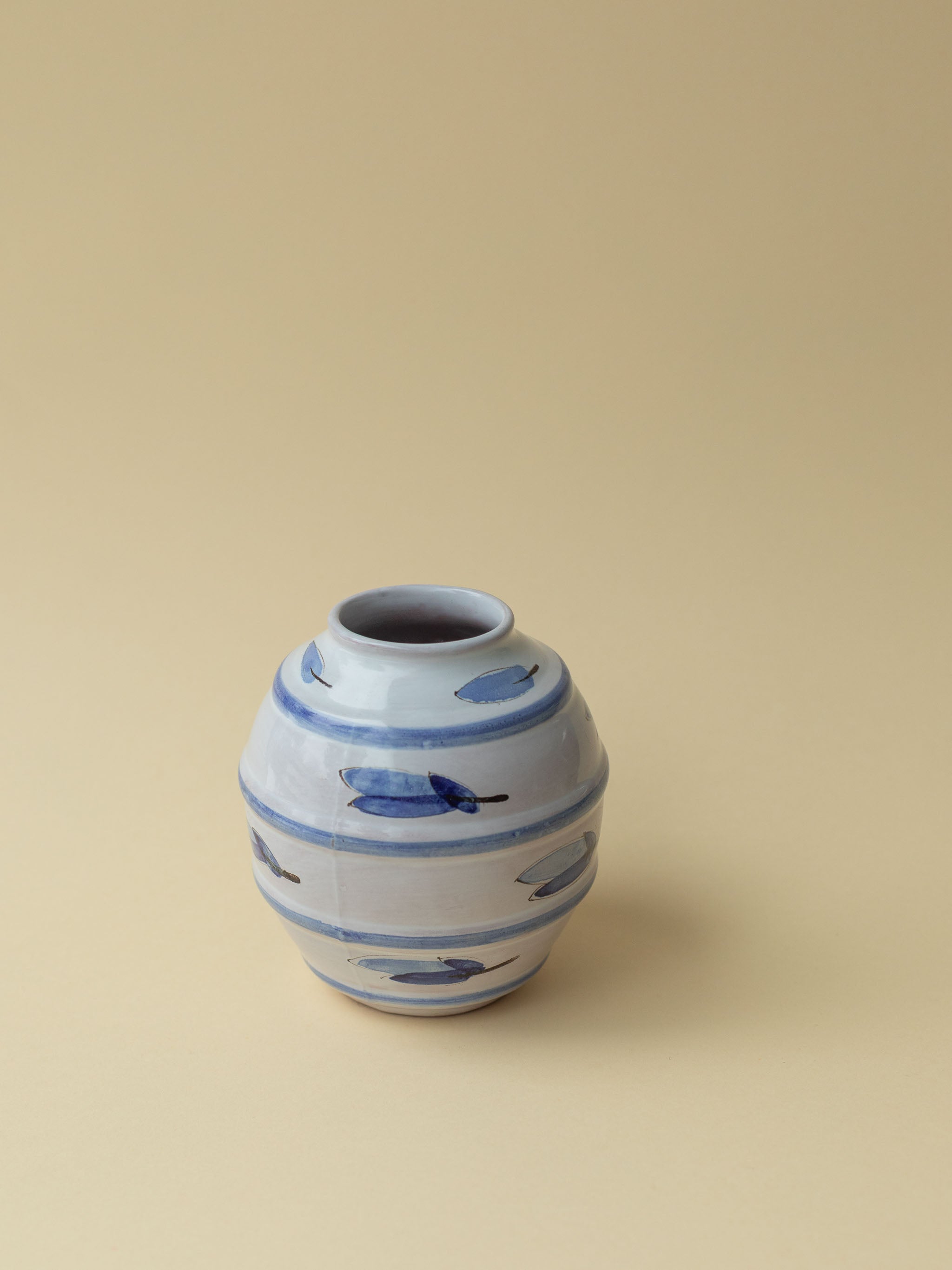 Arabia ARA | "Ampiaispesä" Vase | Medium