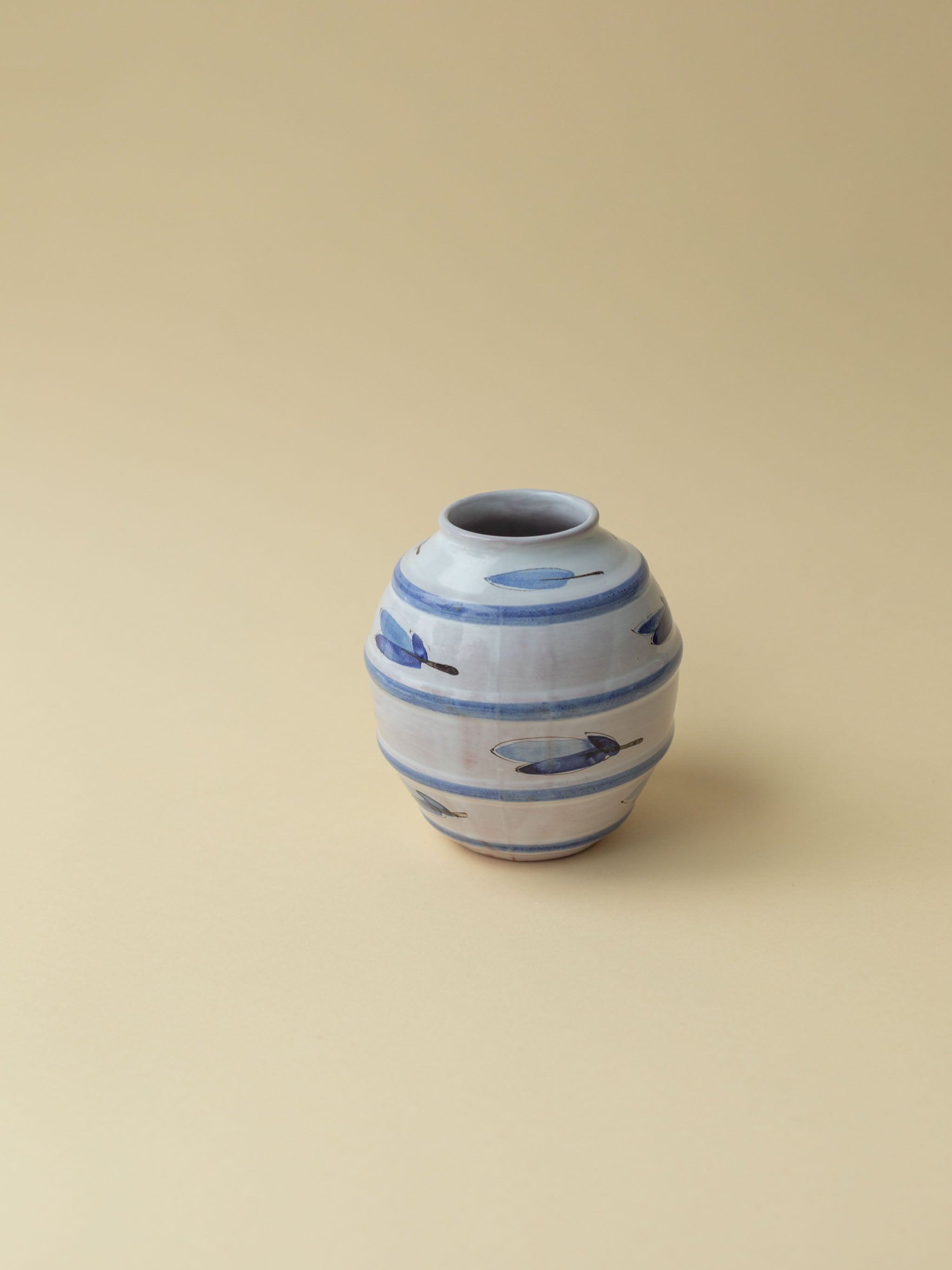 Arabia ARA | "Ampiaispesä" Vase | Medium