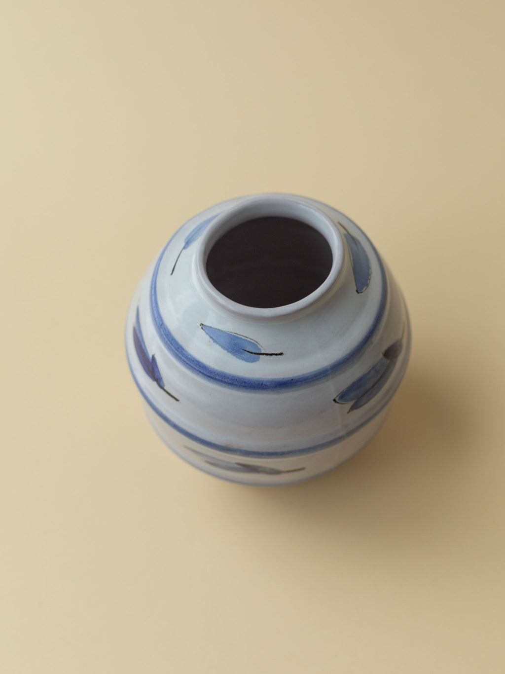 Arabia ARA | "Ampiaispesä" Vase | Medium