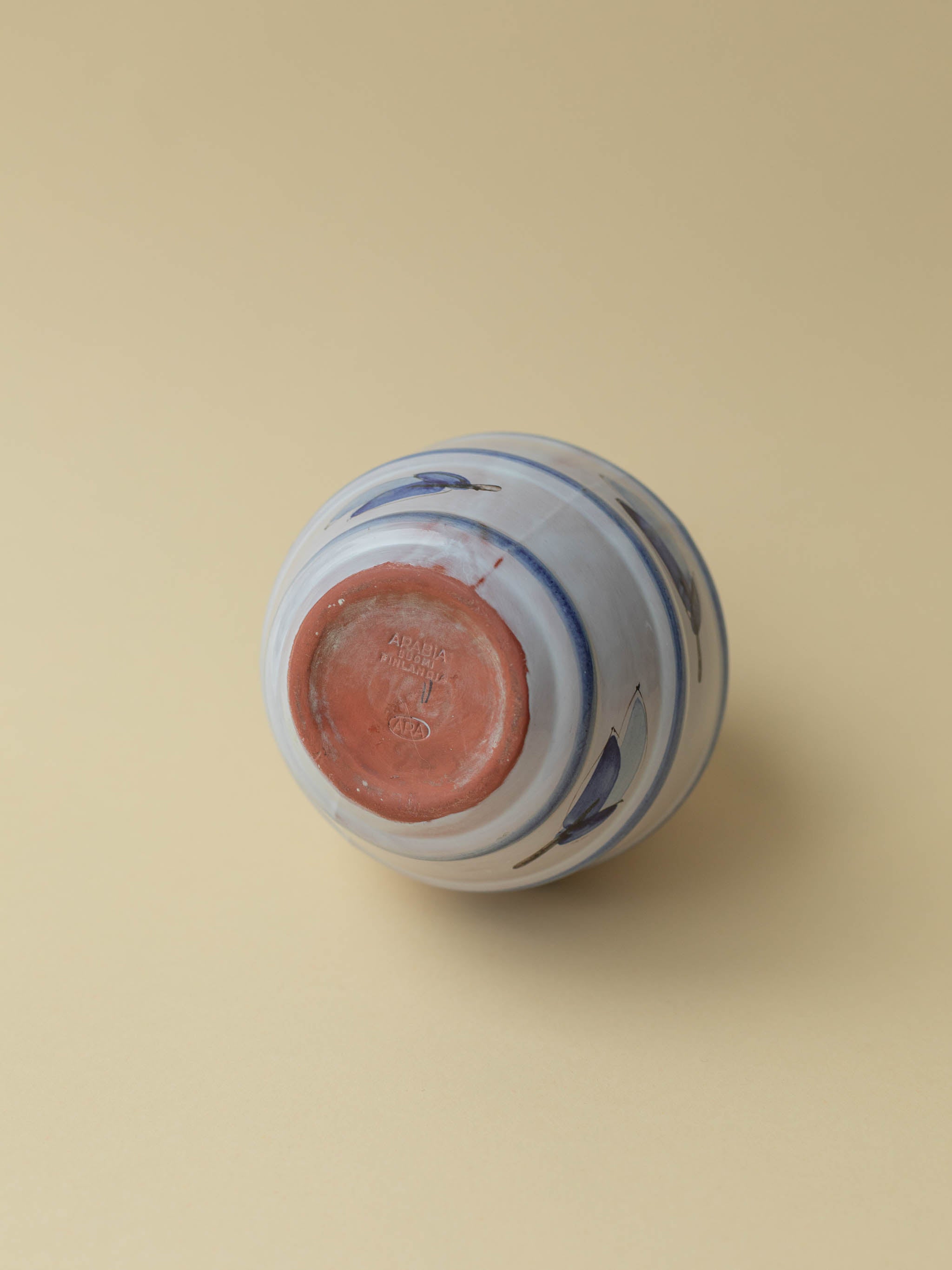 Arabia ARA | "Ampiaispesä" Vase | Medium