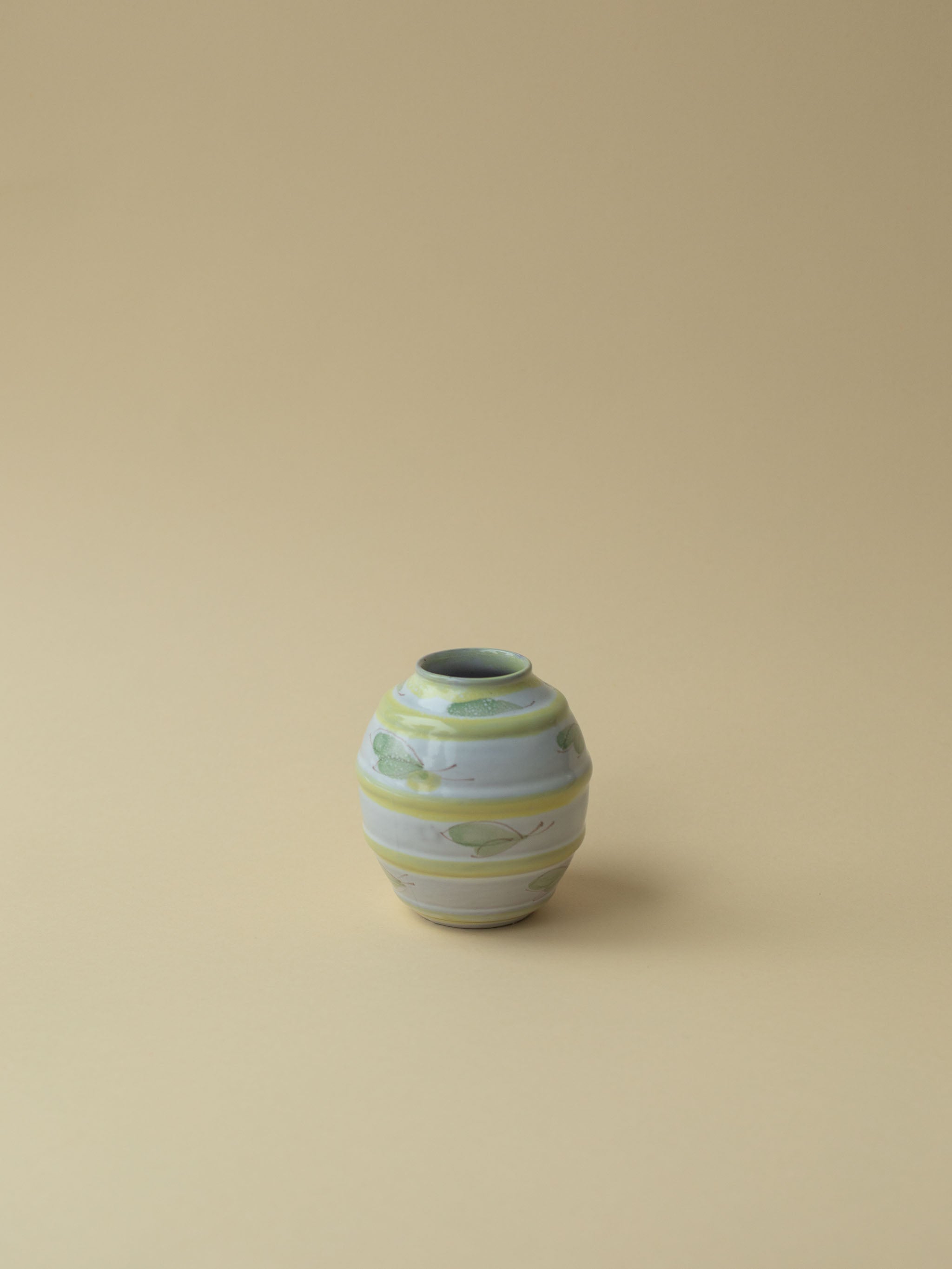 Arabia ARA | "Ampiaispesä" Vase