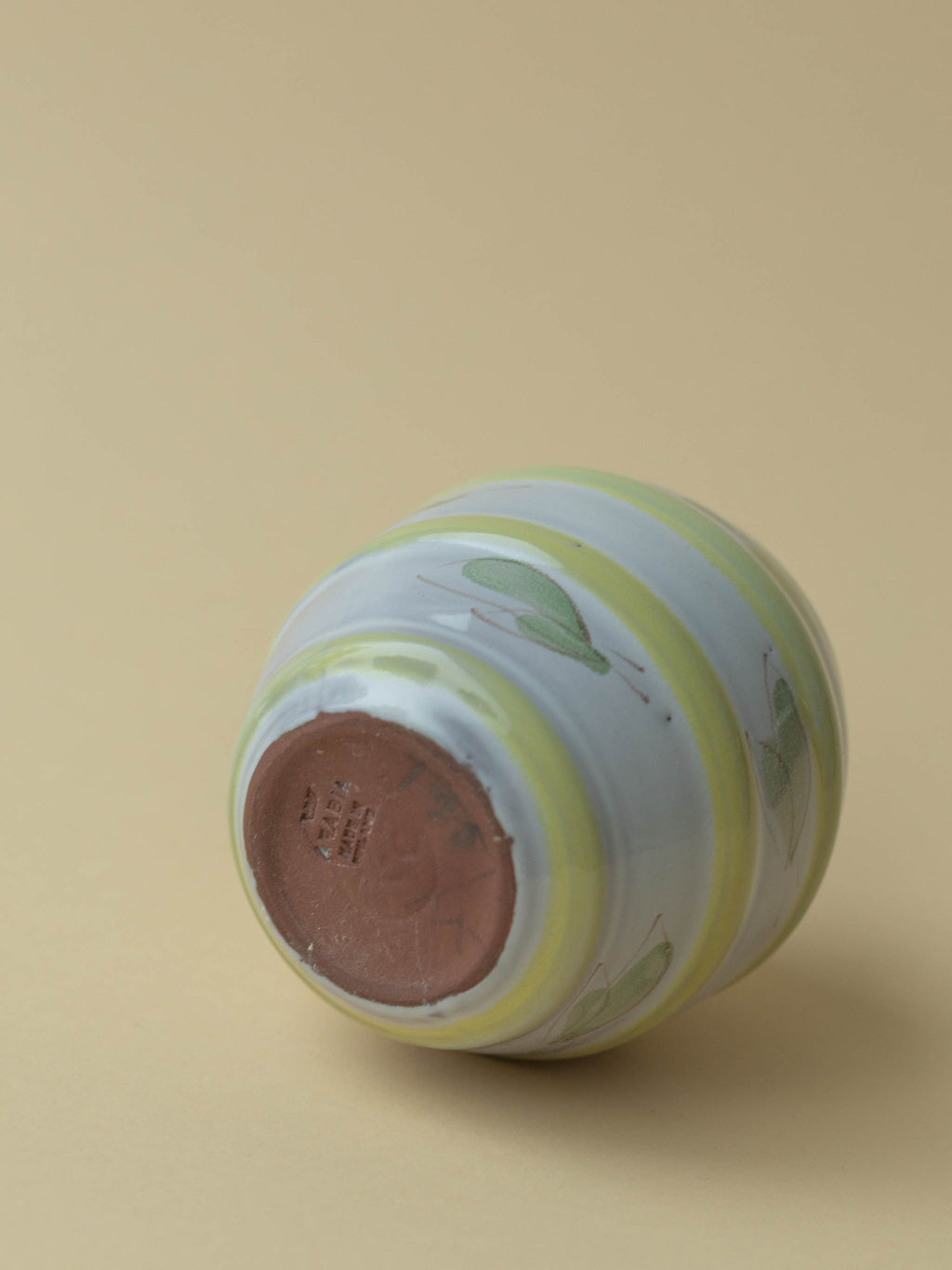 Arabia ARA | "Ampiaispesä" Vase