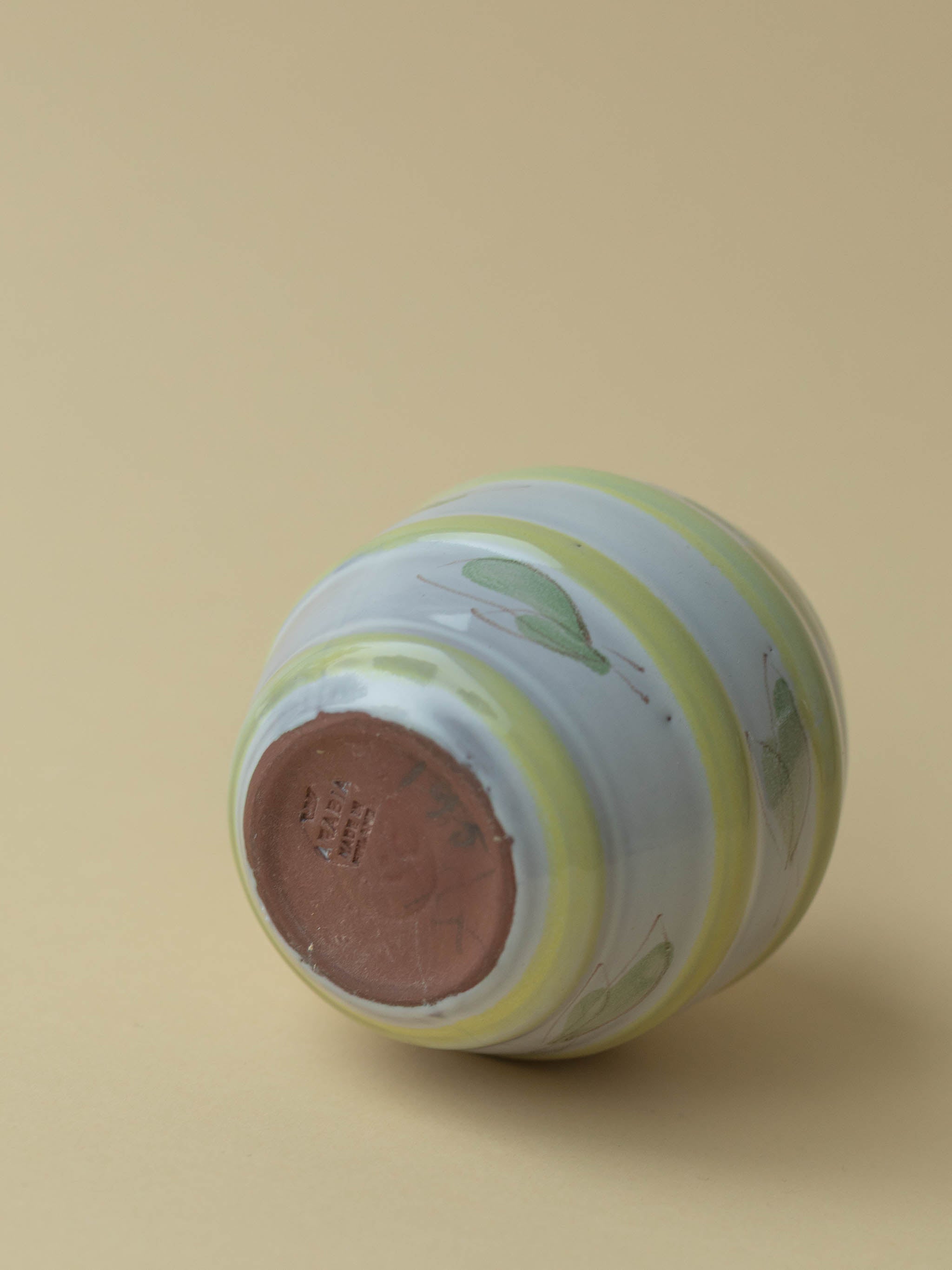 Arabia ARA | "Ampiaispesä" Vase