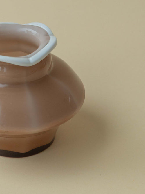 Mouthblown glass vase by Kauklahden Lasi from the 1940s. Brown with white rim. A close up from the side.