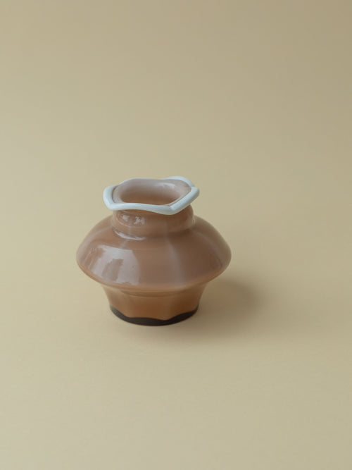 Mouthblown glass vase by Kauklahden Lasi from the 1940s. Brown with white rim. 