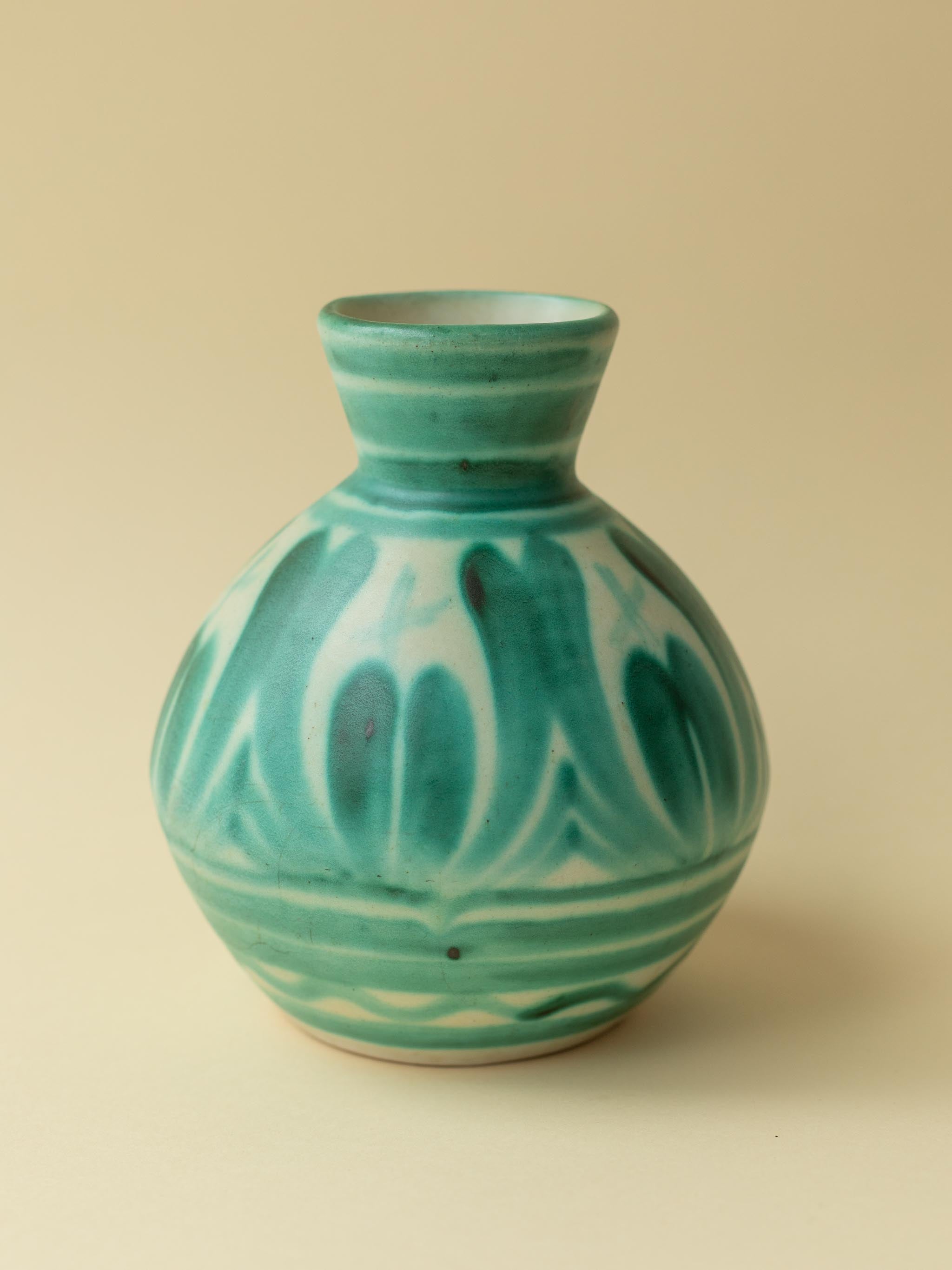 A green hand painted ceramic vintage vase by Kupittaan Savi. Scandinavian vintage vase from Finland. 